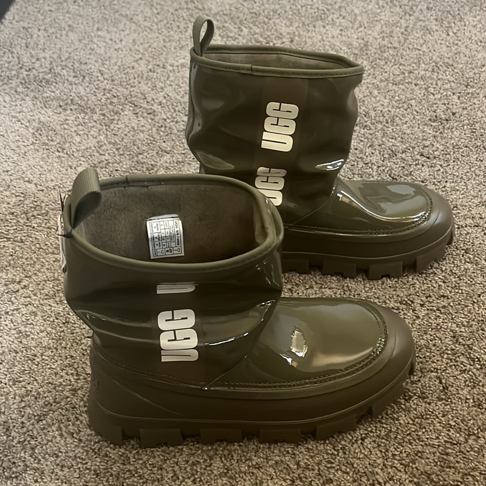 NWT UGG classic Brellah mini rain boot - Burnt Olive - Size 9